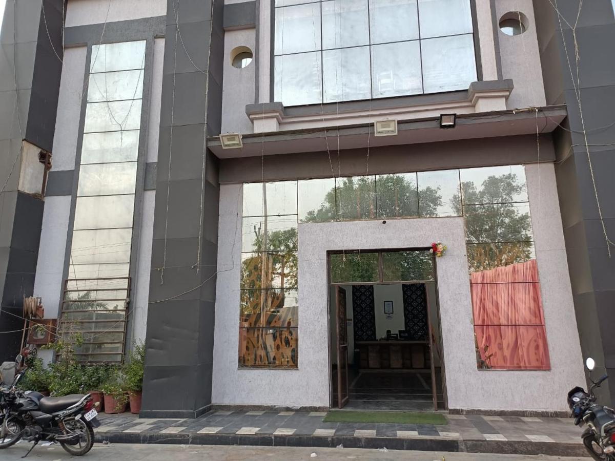 Hotel Prakash Regency Hapur Esterno foto